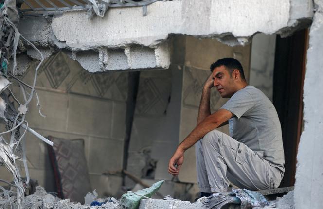 Un homme à Jabaliya, dans la bande de Gaza, le 18 mai 2025.