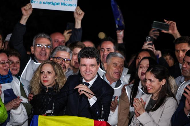 Nicusor Dan, à l’annonce des premiers résultats de la présidentielle roumaine, à Bucarest, le 18 mai 2025.