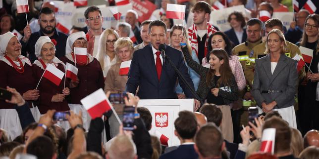 In Poland, two frontrunners for one presidential seat