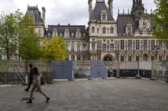Devant l’Hôtel de ville de Paris, le 19 avril 2025. 