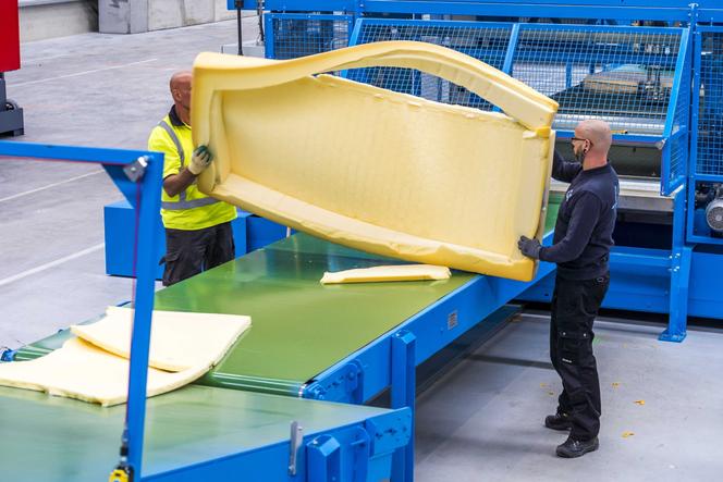 Dans une usine de RetourMatras à Etten-Leur, aux Pays-Bas, le 5 juillet 2021.