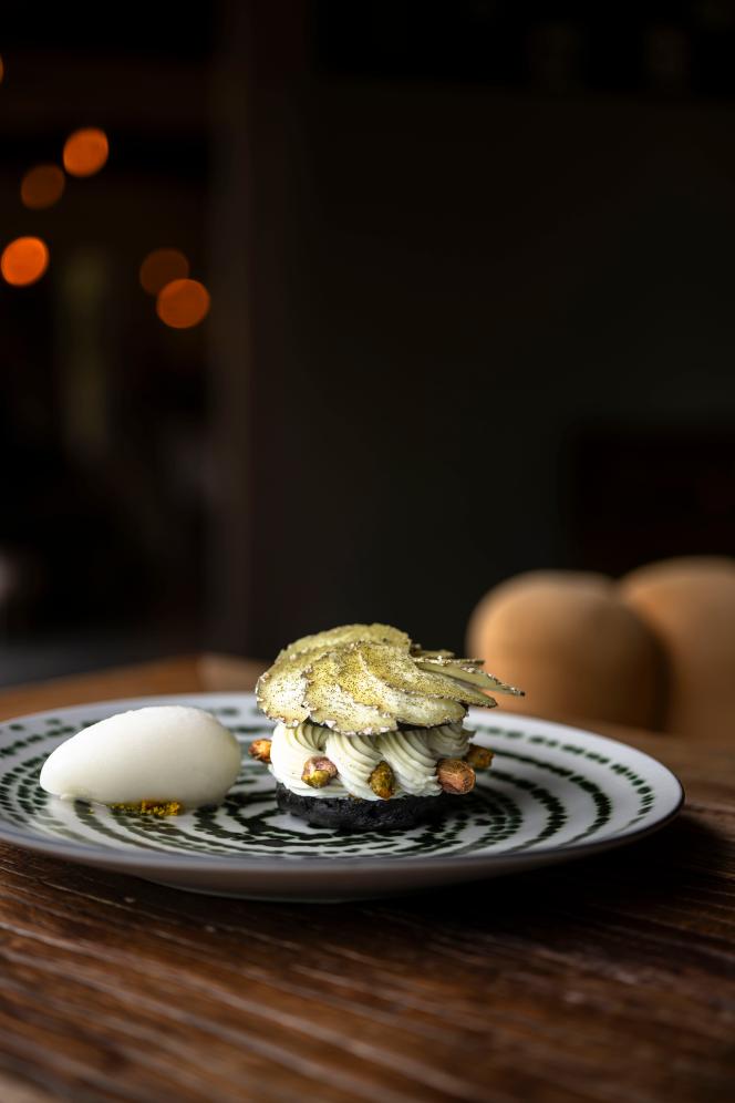 Le paris-sainte-maure : un paris-brest revisité avec un crémeux de sainte-maure au chocolat blanc.