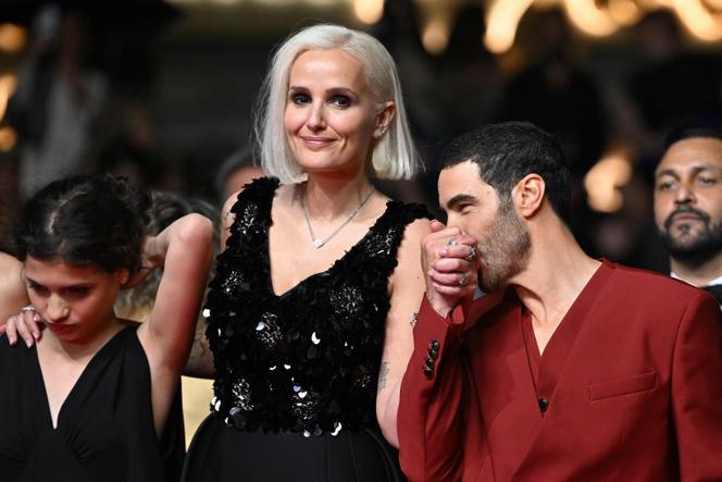 Mélissa Boros, Julia Ducournau et Tahar Rahim, avant la projection d’« Alpha », lors du Festival de Cannes, le 19 mai 2025.