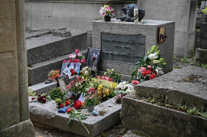 An t -uaigh de Jim Morrison ag Reilig Père Lachaise i bPáras ar 8 Lúnasa, 2023.