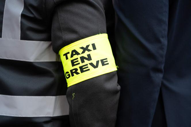 Lors de la manifestations des taxis, à Paris, le 19 mai 2025.
