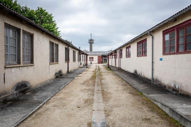 Dans l’ancien centre d'accueil des français d’Indochine (CAFI) de Sainte-Livrade-sur-Lot (Lot-et-Garonne), le 15 mai 2025. Installé sur un terrain militaire, le CAFI a accueilli en 1956 1 200 Français rapatriés d'Indochine, principalement des femmes et des enfants métis, qui y ont vécu dans des conditions de vie extrêmement précaires.