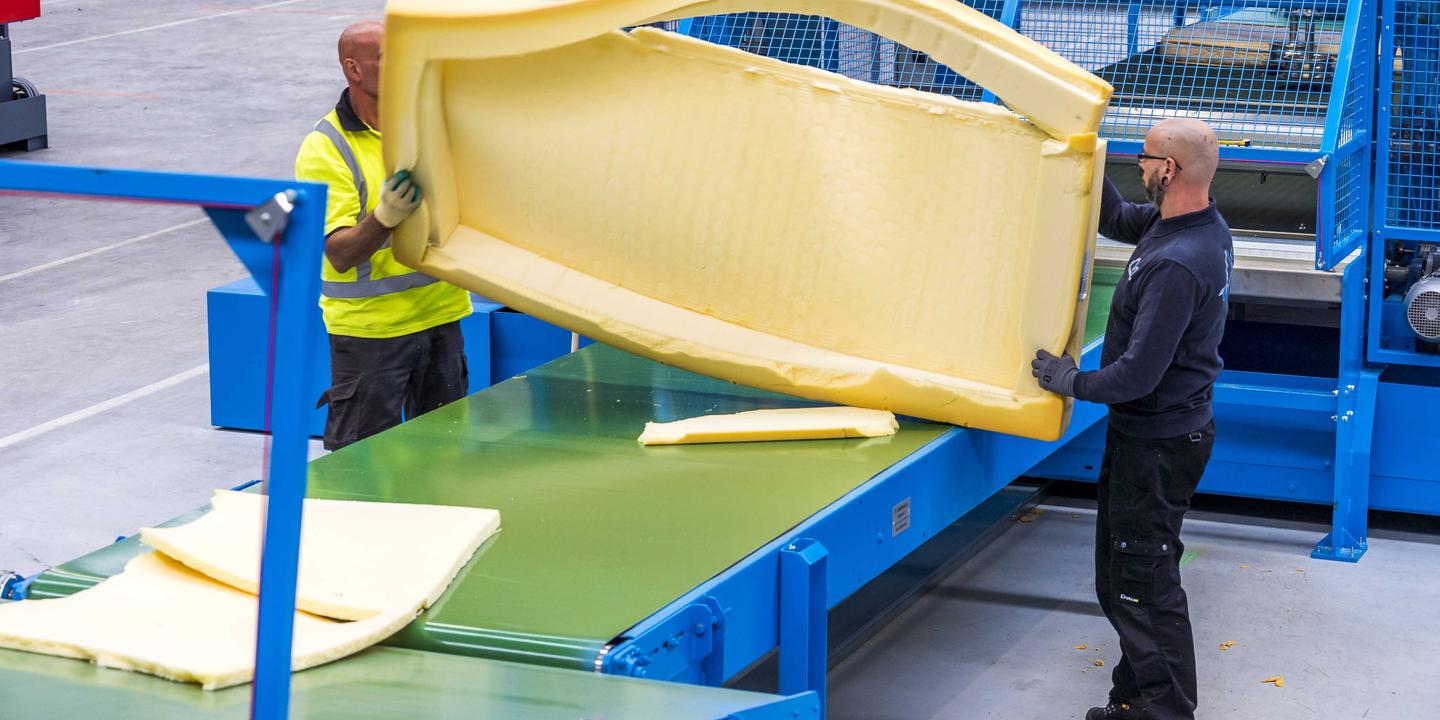 Dans le Larzac, le néerlandais RetourMatras installe sa première usine française de recyclage de matelas
