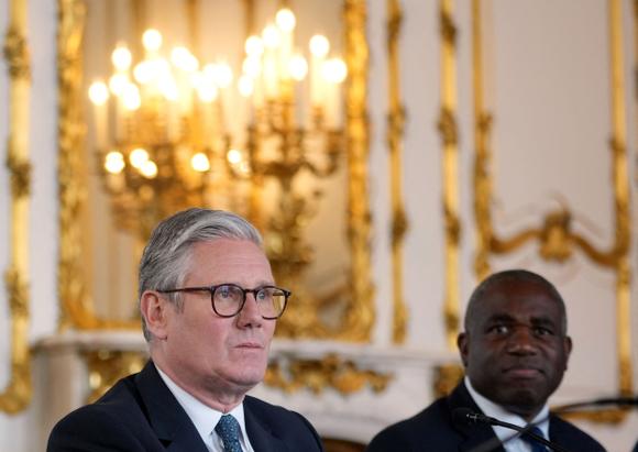 Le premier ministre britannique, Keir Starmer, et le ministre des affaires étrangères britannique, David Lammy, à Lancaster House, à Londres, le 19 mai 2025.