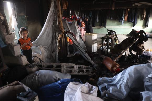 Une salle de classe servant d’abri aux Palestiniens déplacés, après une frappe aérienne israélienne, dans le quartier d’Al-Daraj, à Gaza, le 20 mai 2025.