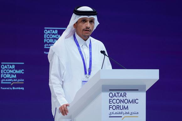 Le premier ministre qatari, Mohammed Ben Abderrahmane Al Thani, s’exprime lors du forum économique du Qatar à Doha, le 20 mai 2025.