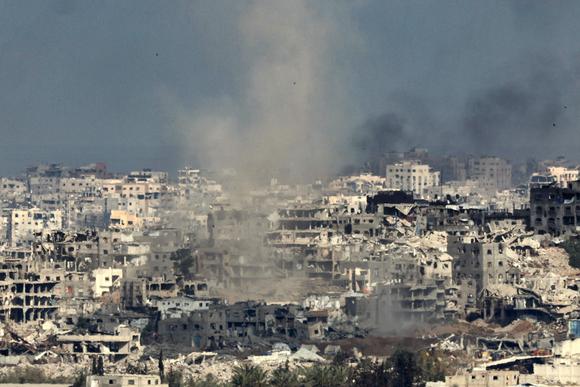 Après une attaque aérienne israélienne sur Gaza, le 20 mai 2025.