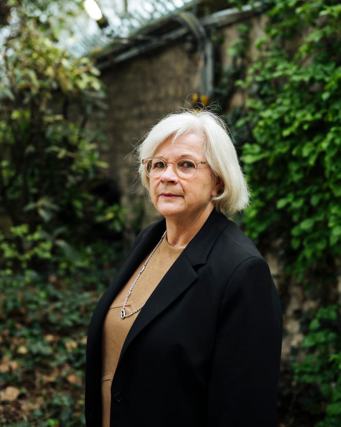Catherine Vautrin, ministre du travail, de la santé, des solidarités et des familles, dans les jardins du ministère, à Paris, le 4 avril 2024.