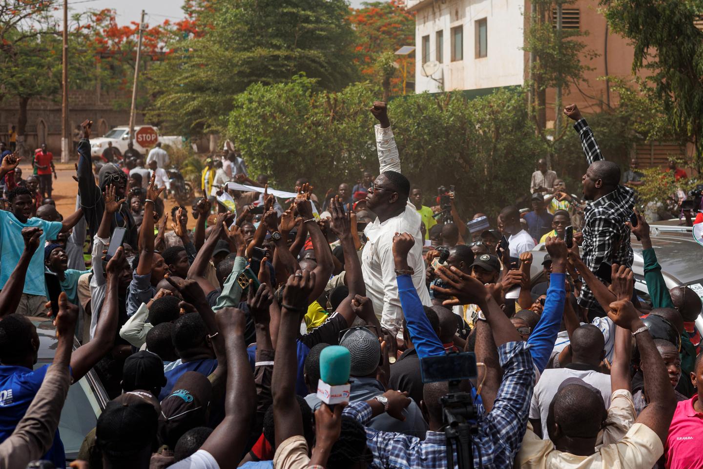Au Mali, les partis politiques tentent de survivre à leur dissolution