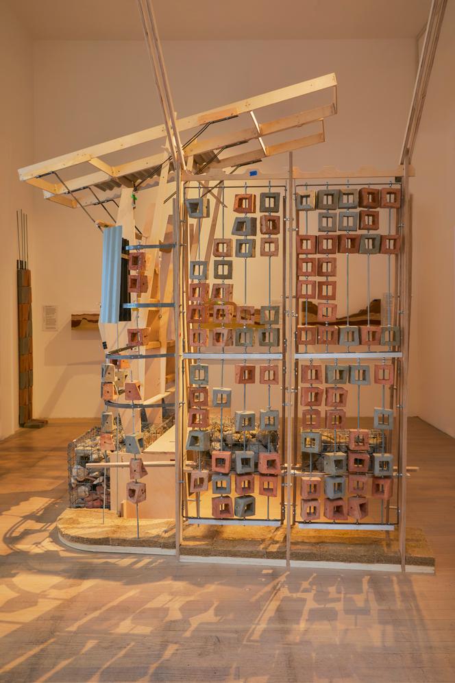 « Objects of Repair », projet de Palestine Regeneration Team/PART, dans le pavillon britannique, à la Biennale de l’architecture de Venise, en avril 2025.