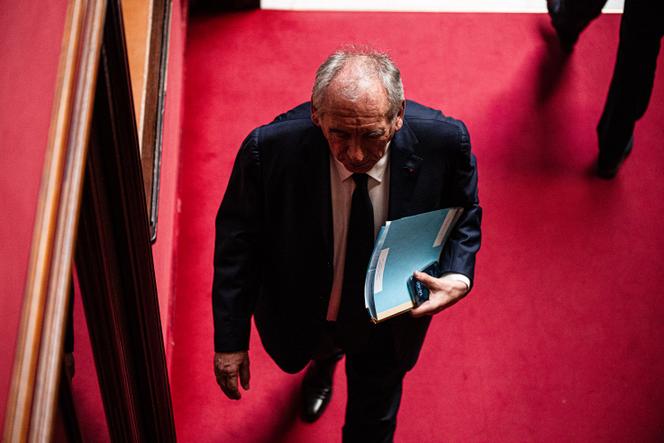 Le premier ministre, François Bayrou, quitte l’hémicycle de l’Assemblée nationale, à Paris, le 14 mai 2025.