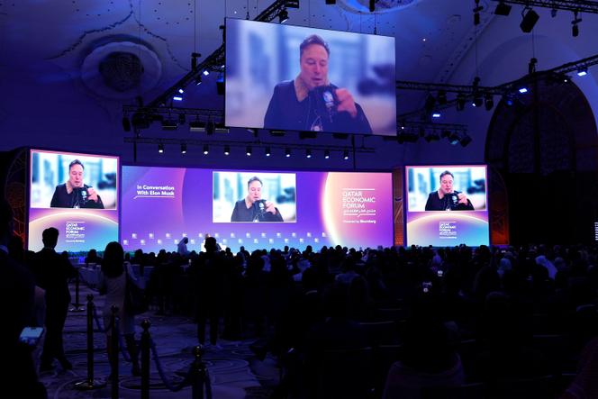 Elon Musk s’exprime par visioconférence au Forum économique du Qatar, à Doha, le 20 mai 2025.
