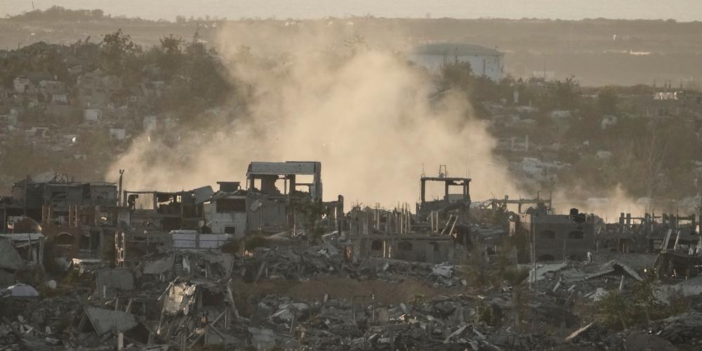 Après un bombardement israélien dans la bande de Gaza, vu du sud d’Israël, le 20 mai 2025. - MAYA ALLERUZZO / AP