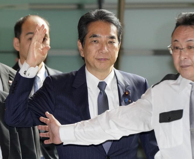 Le ministre de l’agriculture japonais, Taku Eto, lors de son arrivée à la résidence officielle du premier ministre, Shigeru Ishiba, à Tokyo, pour lui présenter sa démission, le 21 mai 2025.