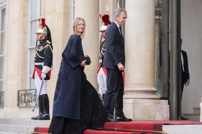 Delphine Arnault, PDG de Dior, et son père, Bernard Arnault, PDG du groupe LVMH, au palais de l’Elysée, à Paris, le 6 mai 2024. 