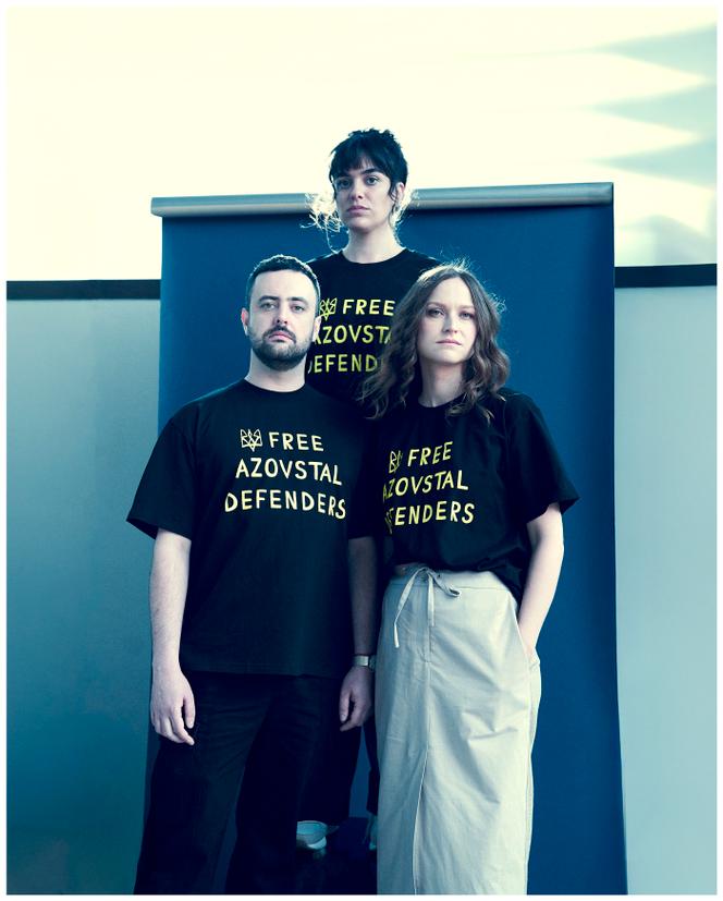 Alina Gorlova, Yelizaveta Smith et Simon Mozgovyi, à Cannes, le 19 mai 2025.