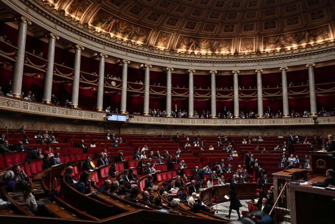 Des députés assistent à une séance de questions au gouvernement à l’Assemblée nationale, à Paris, le 21 mai 2025.