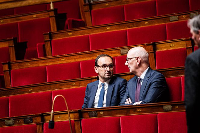 Thomas Cazenave (à gauche) et Roland Lescure, députés Renaissance, à l’Assemblée nationale, à Paris, le 14 mai 2025.