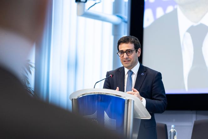 Stéphane Séjourné, vice-président exécutif de la Commission européenne chargé de la prospérité et de la stratégie industrielle, lors de la conférence InvestEU, le 12 mai 2025, à Bruxelles.