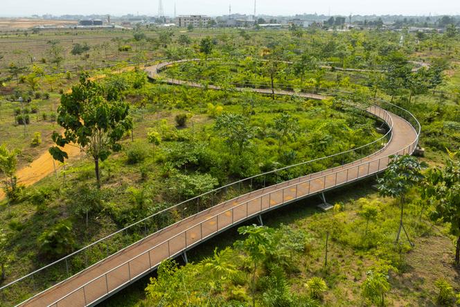 Le parc d’Akouédo, conçu sur le site de l’ancienne décharge publique d’Abidjan (Côte d’Ivoire), en mai 2025.