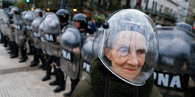 Argentina imposes severe restrictions on the right to strike