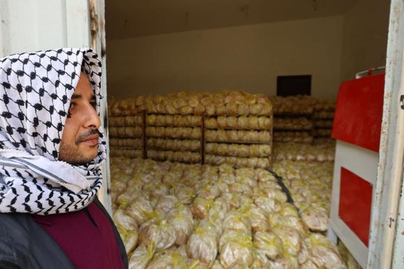 Devant la boulangerie de Deir Al-Balah, au centre de la bande de Gaza, le 22 mai 2025.
