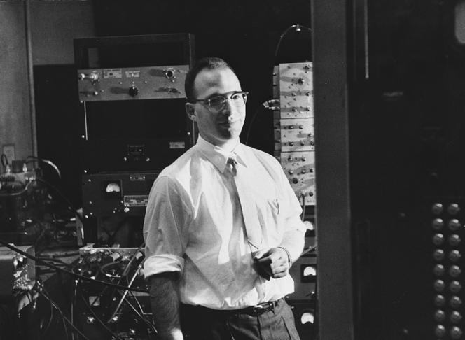Le physicien Richard Garwin dans le laboratoire Watson d’IBM, à Yorktown Heights (Etat de New York), en 1960.