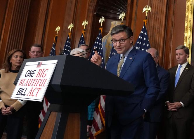 Mike Johnson, président de la Chambre des représentants des États-Unis, après l’adoption du projet de loi Big Beautiful Bill Act (OBBB), au Capitole, à Washington, le 22 mai 2025.