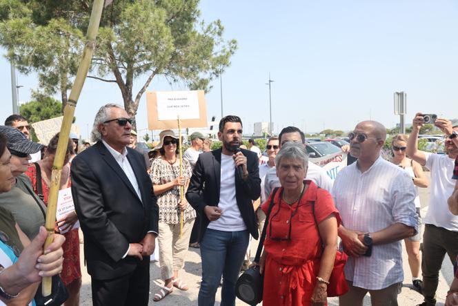 Henri et Sébastien Jibrayel (à gauche et au centre), lors d’une manifestation, à Marseille, le 17 juin 2023.