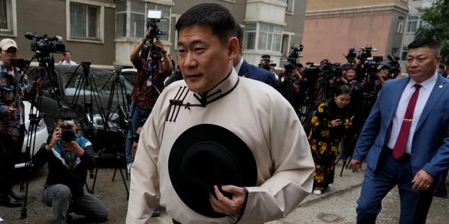 Mongolia's prime minister resigns after losing a vote of confidence in parliament following protests