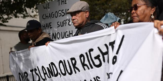 UK government signs a deal to hand the Chagos Islands to Mauritius