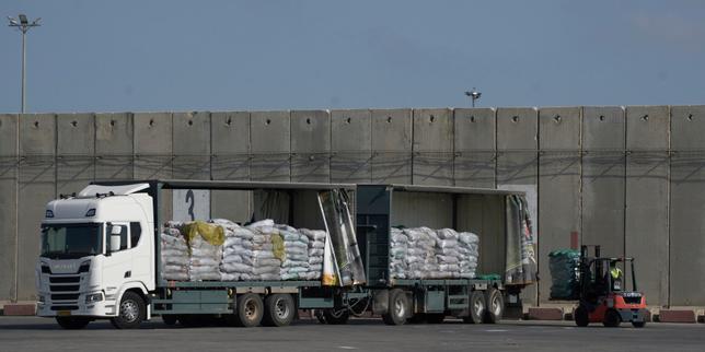 Israel is backing a militia known for looting aid in Gaza