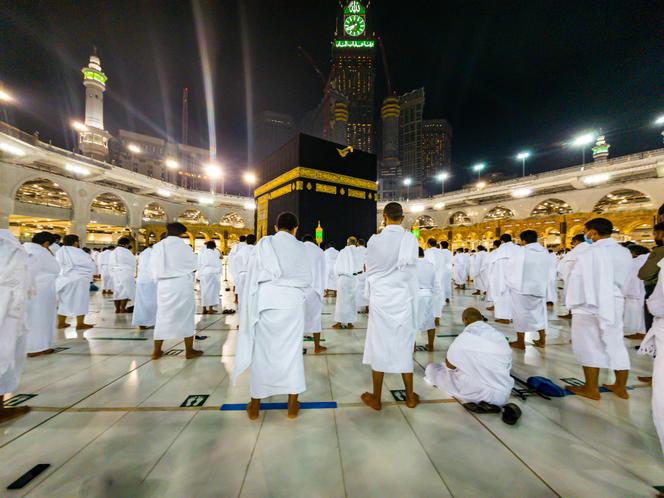 Pèlerins musulmans autour de la Kaaba, à La Mecque (Arabie saoudite).