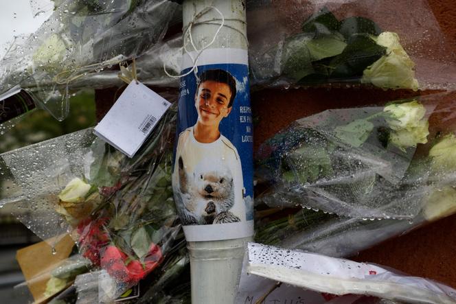 Hommage à Matisse, 15 ans, sur le lieu de son meurtre, à Chateauroux, le 27 avril 2024.