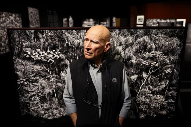 Le photographe documentaire brésilien Sebastiao Salgado, lors de l’avant-première presse de son exposition Amazônia, au California Science Center, à Los Angeles, aux Etats-Unis, le 19 octobre 2022.