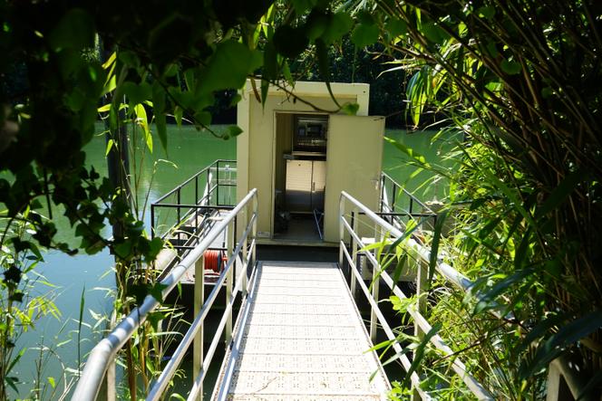 Station de mesure du Syndicat interdépartemental pour l’assainissement de l’agglomération parisienne (SIAAP), chargé de la surveillance de la qualité des eaux franciliennes, à Bougival (Yvelines), en 2025.