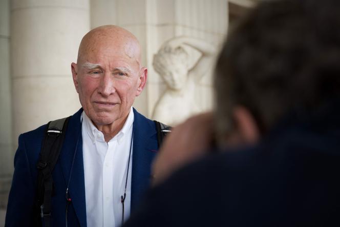 Le photographe Sebastiao Salgado (1944-2025), lors d’une cérémonie de récompense du cofondateur de l’agence Gamma Hugues Vassal, à Tours, le 9 octobre 2022.
