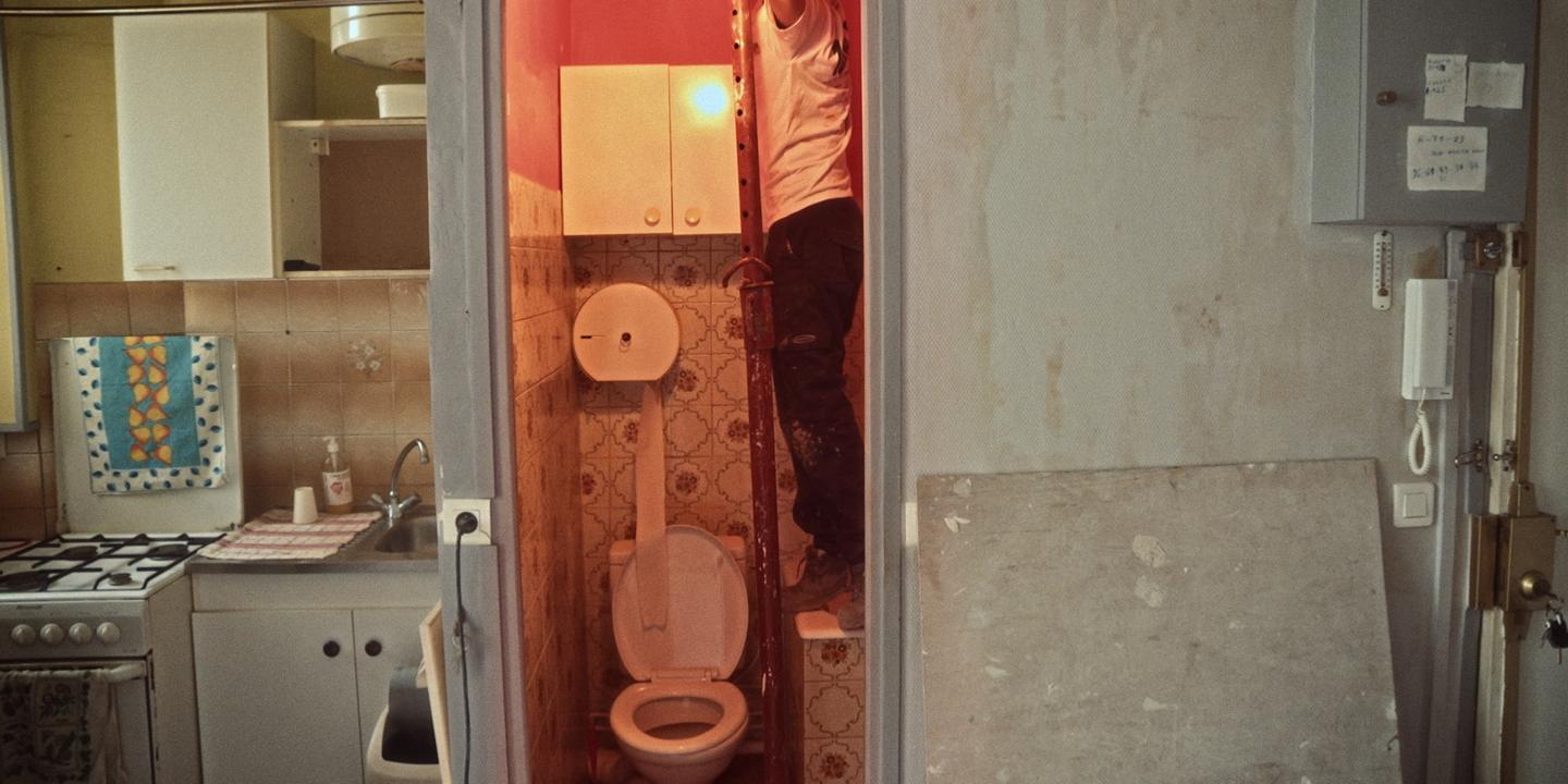 « Appartement proche Paris, charme atypique », sur Arte : une tour de Babel en péril imminent