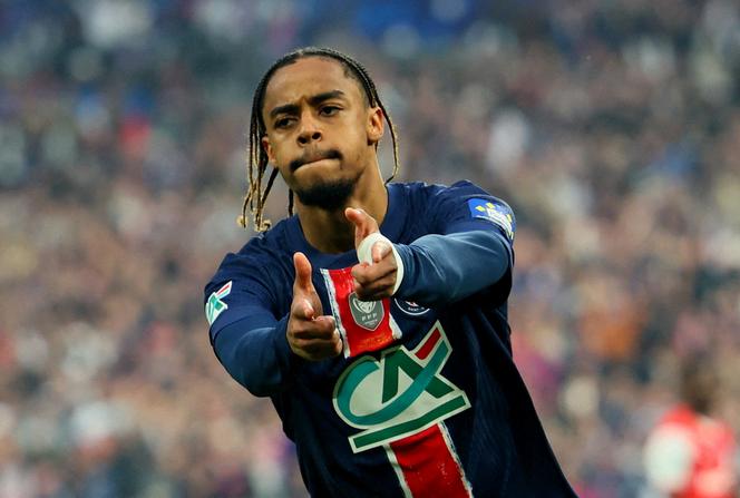 L’attaquant français Bradley Barcola du PSG réagit après avoir marqué lors de la finale de la Coupe de France face à Reims, au Stade de France, à Saint-Denis, le 24 mai 2025.