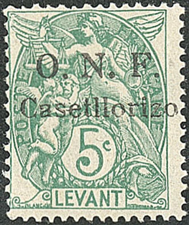Castellorizo, 5 centimes vert au type « Blanc » avec une faute d’orthographe « CASETLLORIZO » au lieu de « CASTELLORIZO », en ouverture du catalogue, 6 000 euros.
