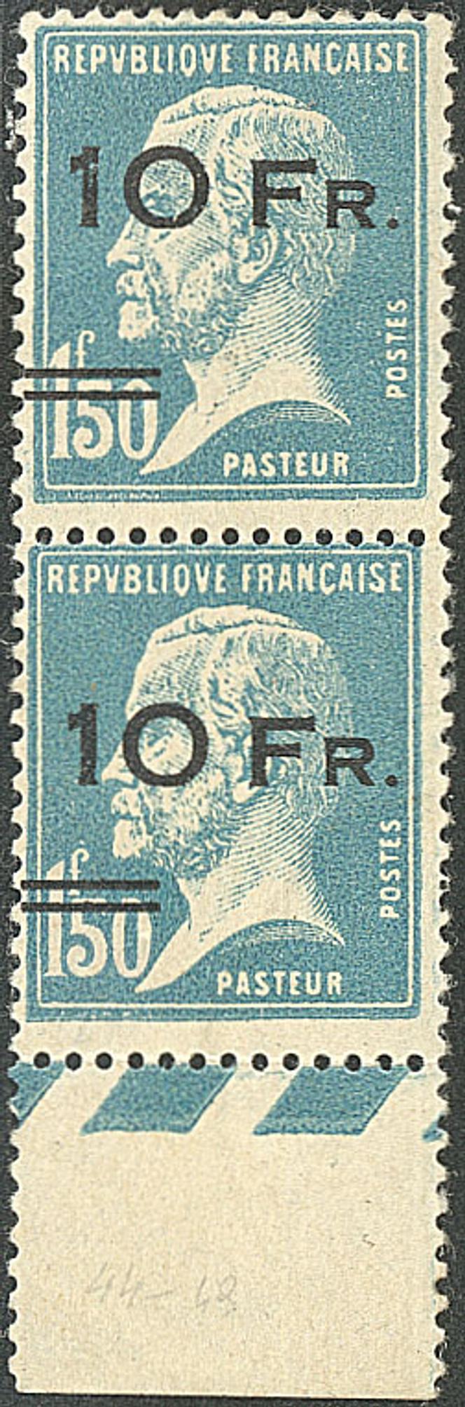 Paire verticale, bord de feuille, du 1,50 franc « Pasteur » surchargé 10 francs, utilisé pour le courrier transporté par l’« Ile-de-France » en 1928, 13 000 euros.