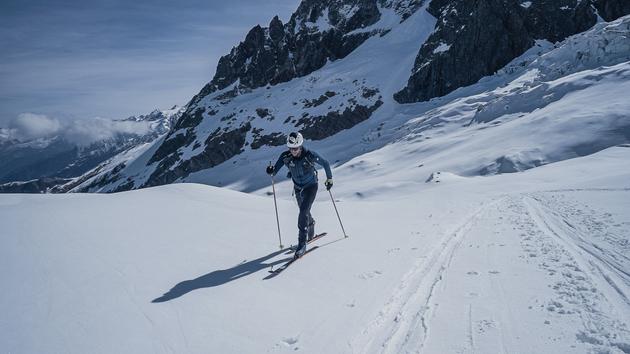 L’alpiniste français Benjamin Védrines, lors de son ascension du mont Blanc, à Chamonix (Haute-Savoie), le 24 mai 2025.