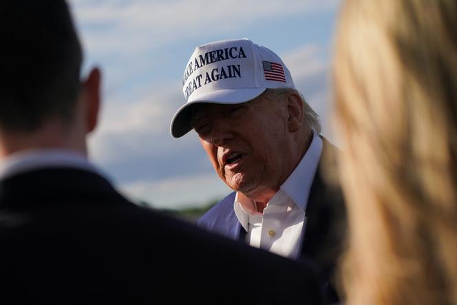 Le président américain, Donald Trump, s’adresse aux médias avant de monter à bord d’Air Force One, à Morristown, dans le New Jersey, aux Etats-Unis, le 25 mai 2025. 