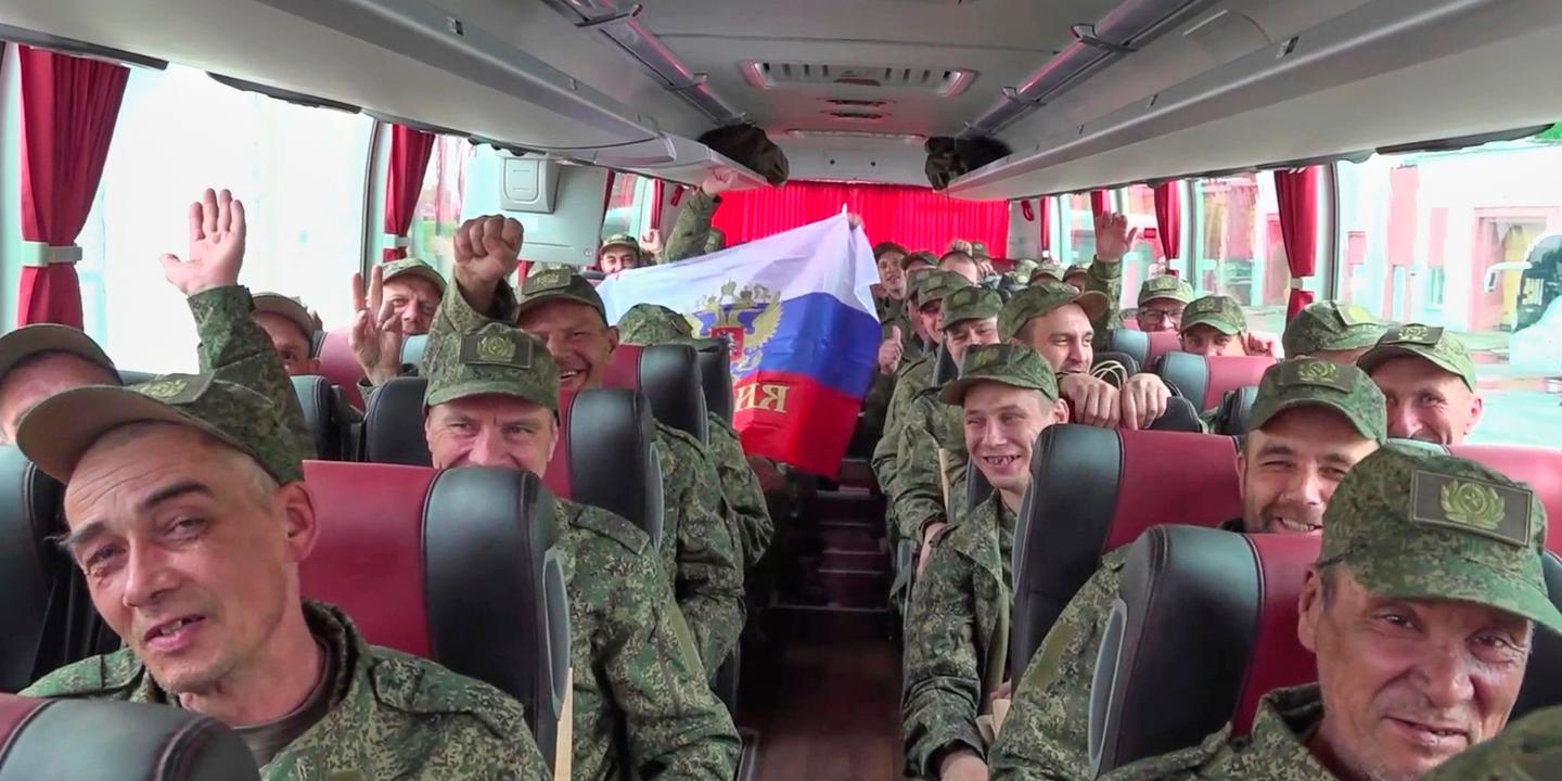 En direct, guerre en Ukraine : Volodymyr Zelensky a confirmé dimanche le dernier échange de prisonniers entre Kiev et la Russie
