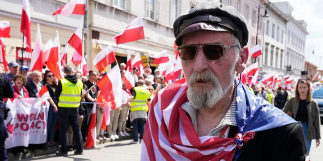 In Poland, the grip of the anti-European far right weighs on the presidential election