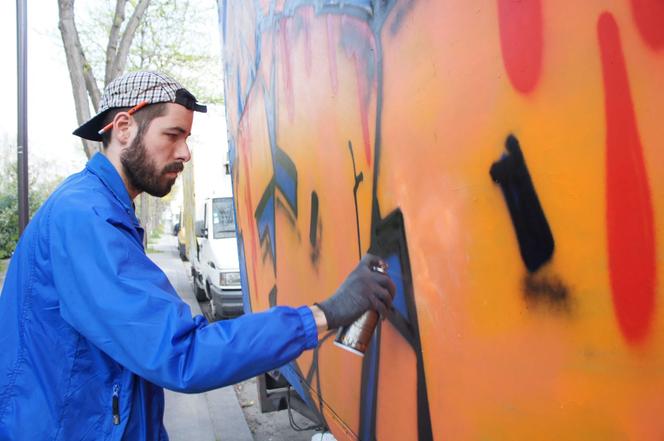 Le street artiste Théo Clerc, à Paris, en 2018.